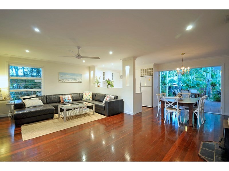 24 Savoy Drive, Broadbeach Waters QLD 4218