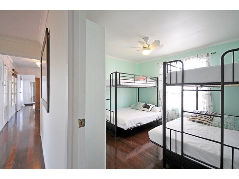 24 Savoy Drive, Broadbeach Waters QLD 4218