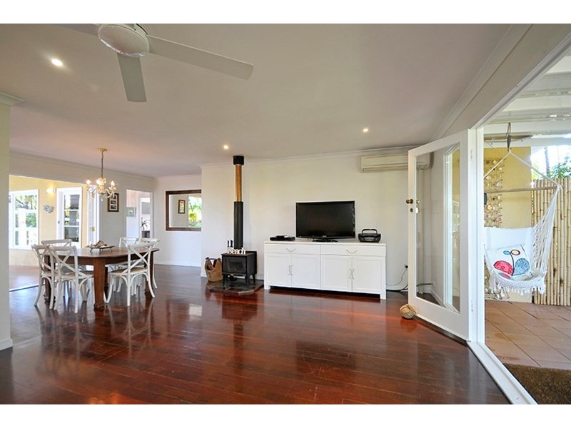 24 Savoy Drive, Broadbeach Waters QLD 4218