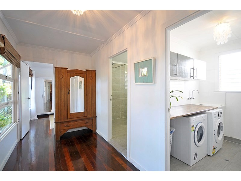 24 Savoy Drive, Broadbeach Waters QLD 4218