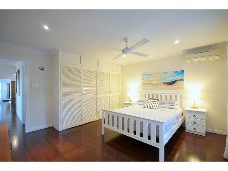 24 Savoy Drive, Broadbeach Waters QLD 4218