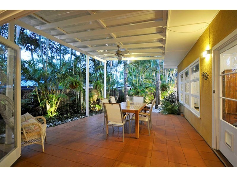 24 Savoy Drive, Broadbeach Waters QLD 4218
