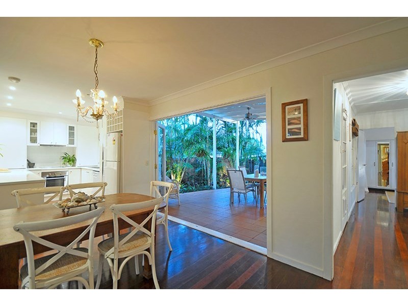24 Savoy Drive, Broadbeach Waters QLD 4218