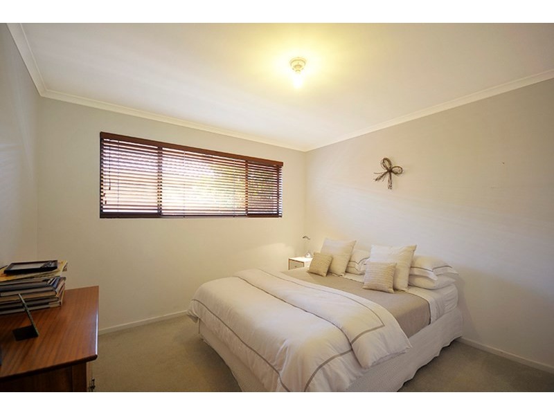 9 Pilot Court, Mermaid Waters QLD 4218