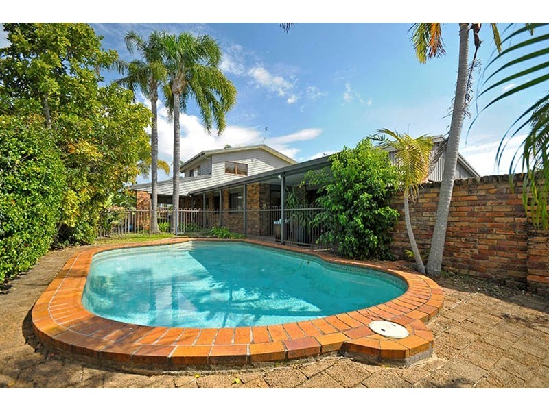 9 Pilot Court, Mermaid Waters QLD 4218