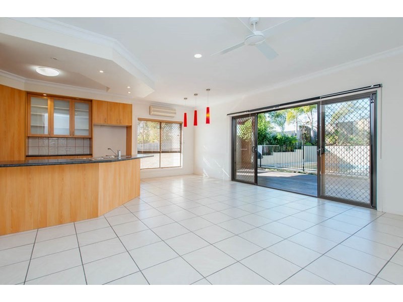 82 Kincaid Drive, Highland Park QLD 4211