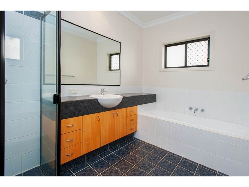 82 Kincaid Drive, Highland Park QLD 4211