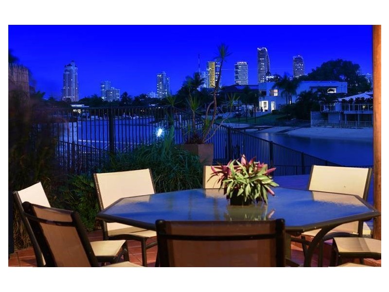 42 Rio Vista Boulevard, Broadbeach Waters QLD 4218