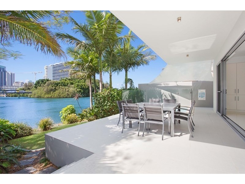 25 Miami Key, Broadbeach Waters QLD 4218