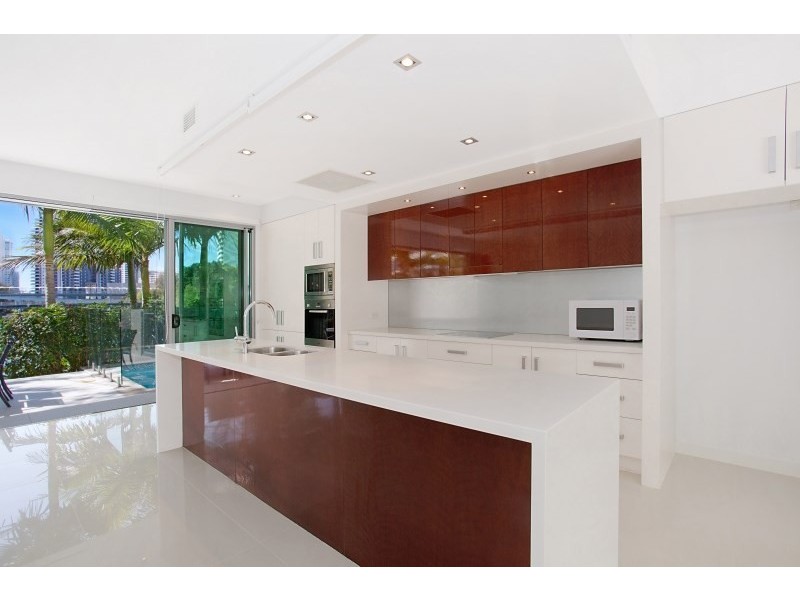 25 Miami Key, Broadbeach Waters QLD 4218