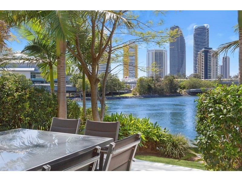 25 Miami Key, Broadbeach Waters QLD 4218