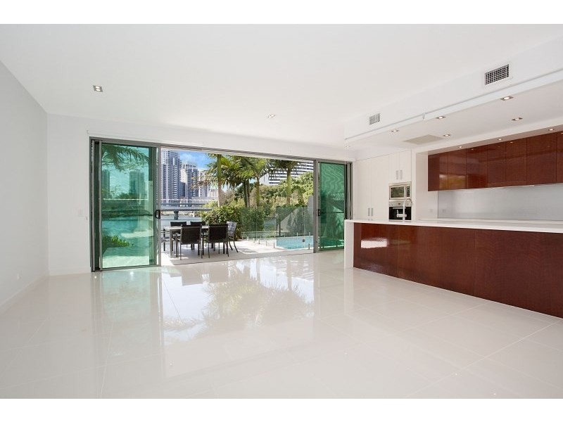 25 Miami Key, Broadbeach Waters QLD 4218