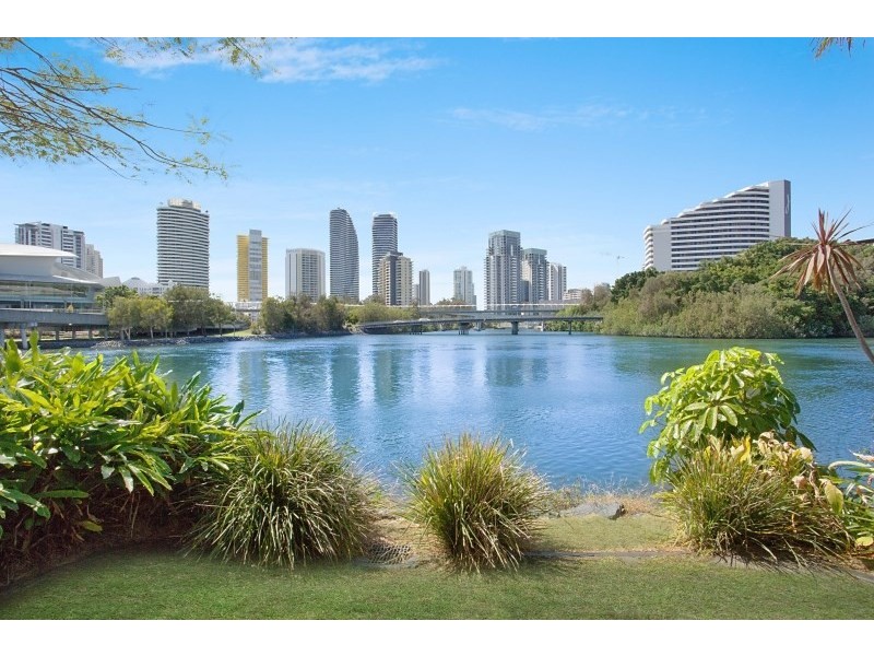 25 Miami Key, Broadbeach Waters QLD 4218