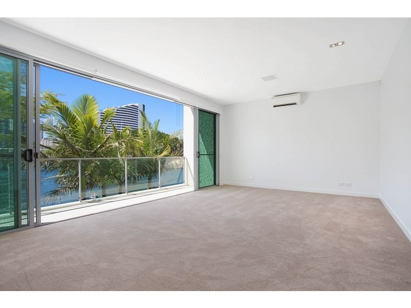 25 Miami Key, Broadbeach Waters QLD 4218