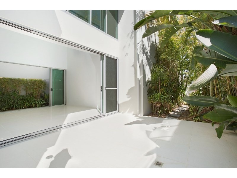 25 Miami Key, Broadbeach Waters QLD 4218