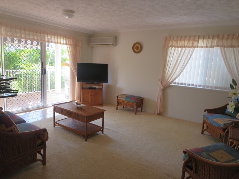 1/5 Mermaid Avenue, Mermaid Beach QLD 4218