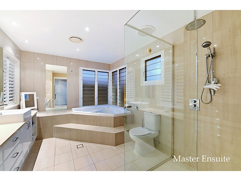 29 Remo Street, Isle Of Capri QLD 4217