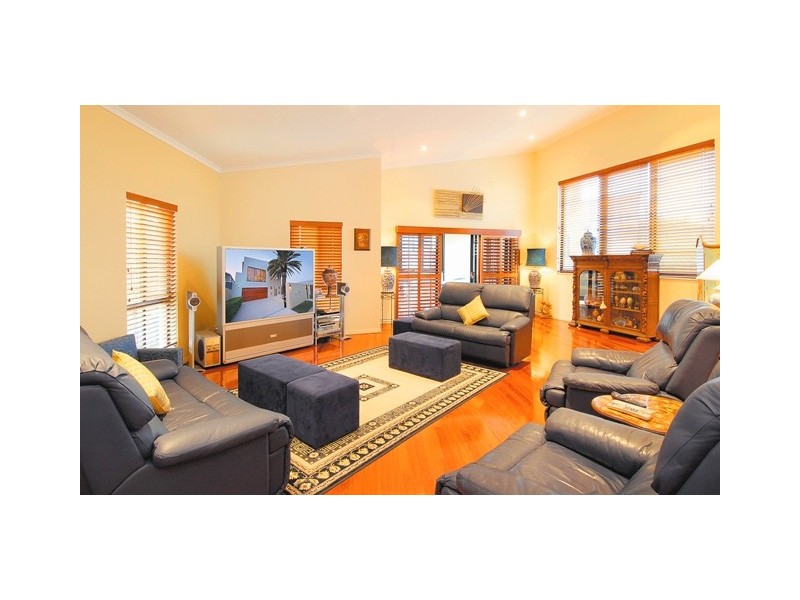 27 Arthur Street, Mermaid Beach QLD 4218