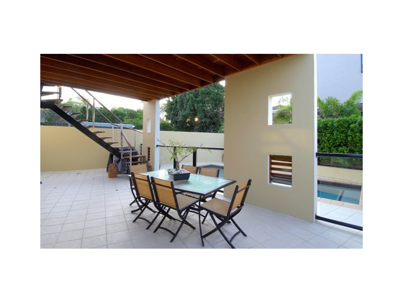 27 Arthur Street, Mermaid Beach QLD 4218