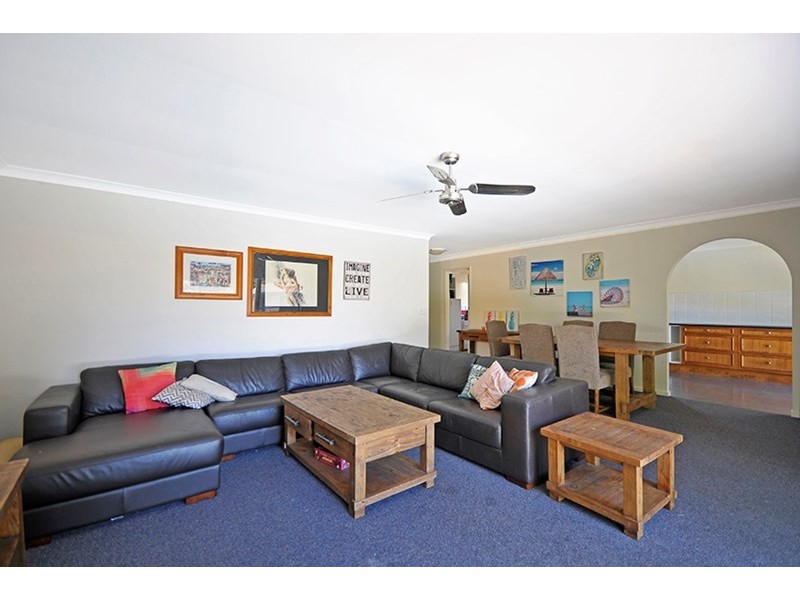 63 Alec Avenue, Mermaid Waters QLD 4218