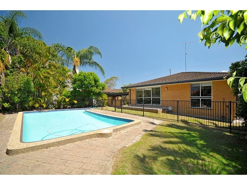 63 Alec Avenue, Mermaid Waters QLD 4218