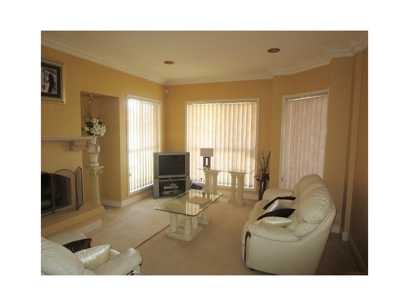 36 Beauty Point Drive, Robina QLD 4226