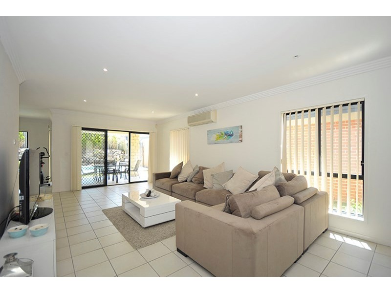 21 Royal woods Drive, Robina QLD 4226