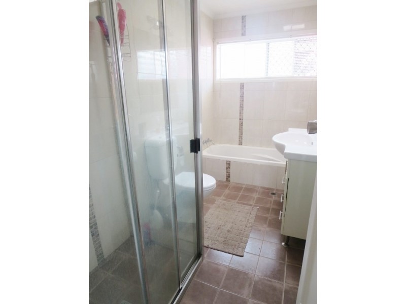 73 Clear Island Road, Broadbeach Waters QLD 4218