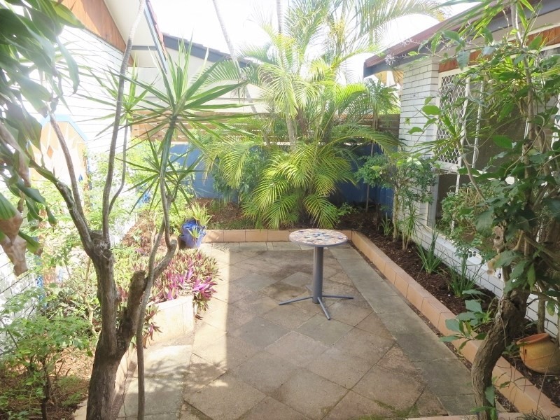 73 Clear Island Road, Broadbeach Waters QLD 4218