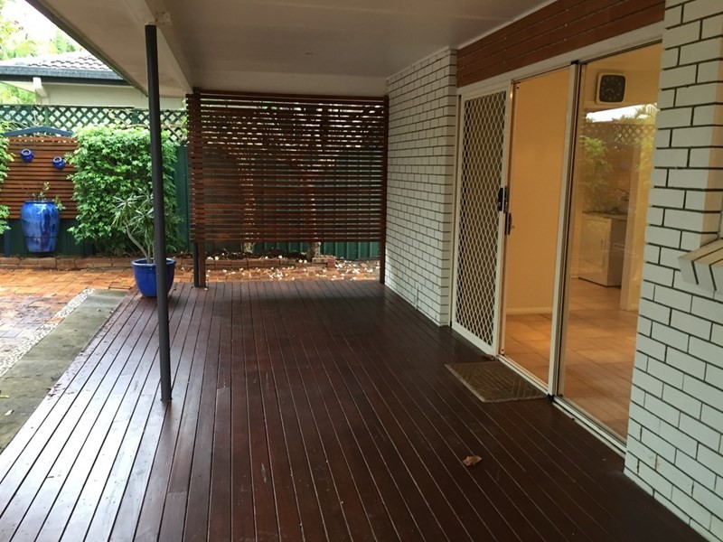 73 Clear Island Road, Broadbeach Waters QLD 4218