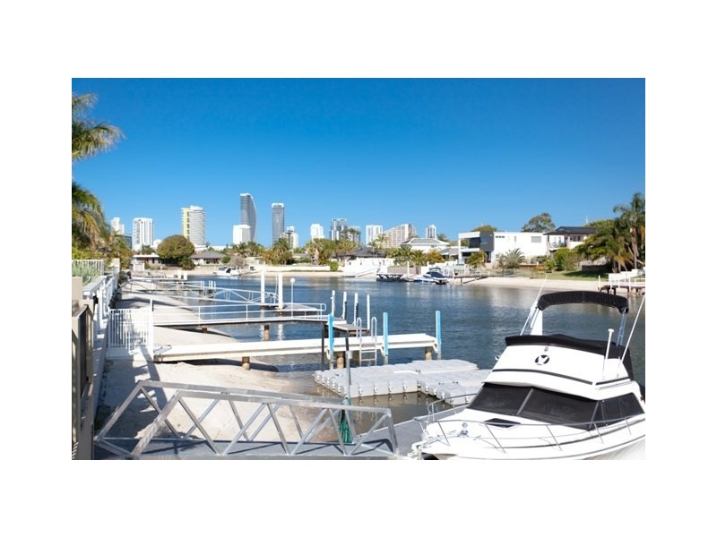 4 Grant Place, Broadbeach Waters QLD 4218