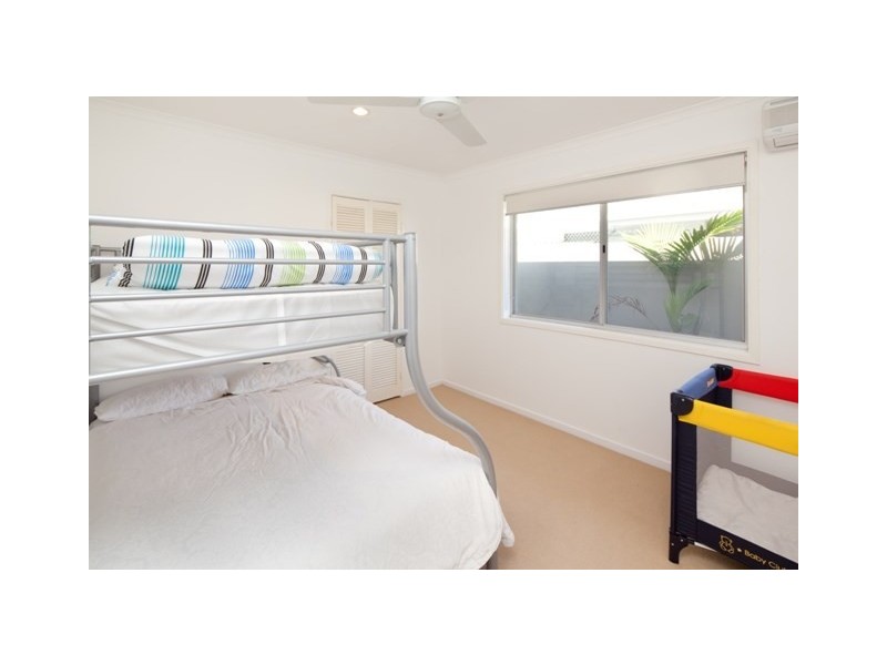 4 Grant Place, Broadbeach Waters QLD 4218