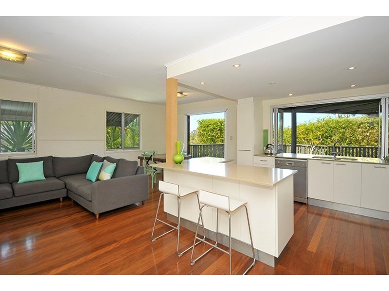 4 Talinga Crescent, Southport QLD 4215
