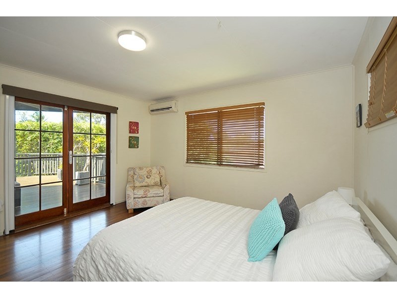 4 Talinga Crescent, Southport QLD 4215