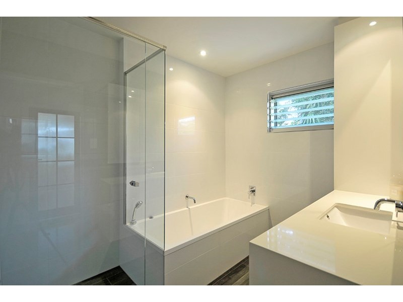 4 Talinga Crescent, Southport QLD 4215