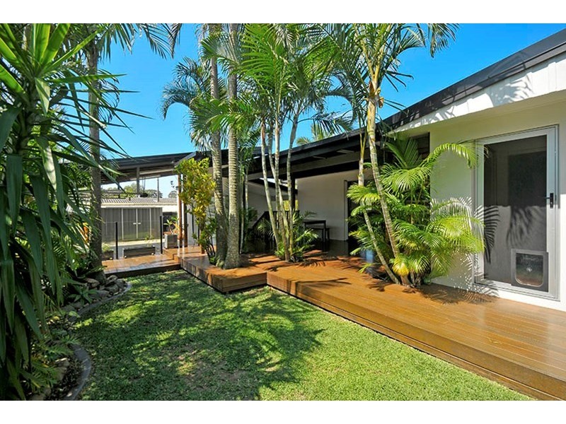 4 Talinga Crescent, Southport QLD 4215