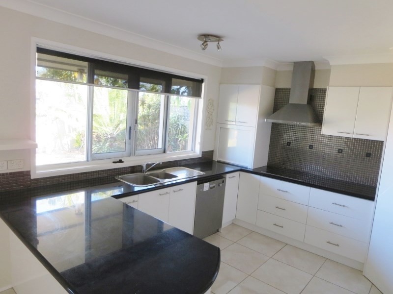 7 Caithness Court, Sorrento QLD 4217