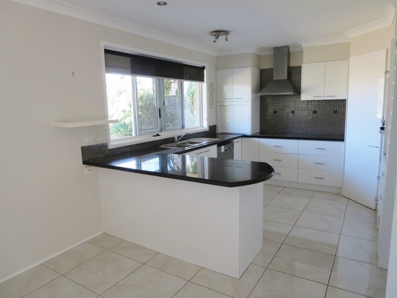 7 Caithness Court, Sorrento QLD 4217