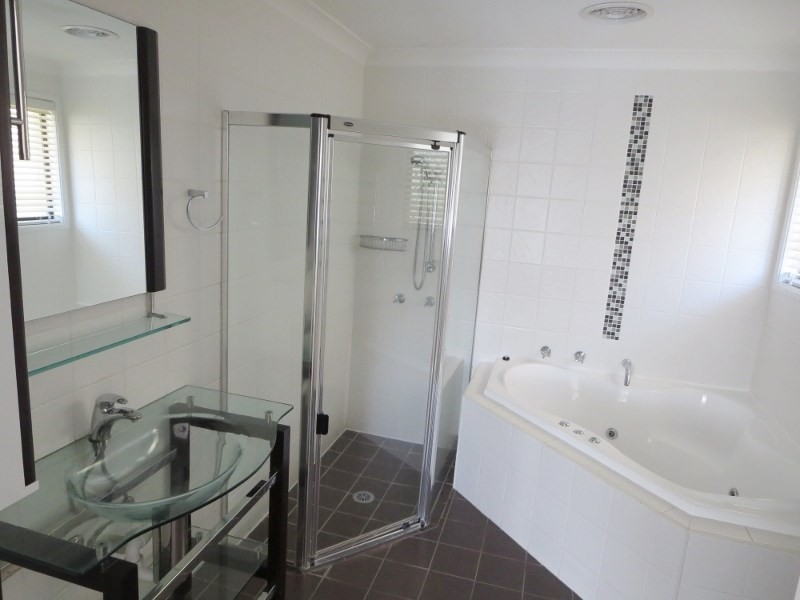 7 Caithness Court, Sorrento QLD 4217