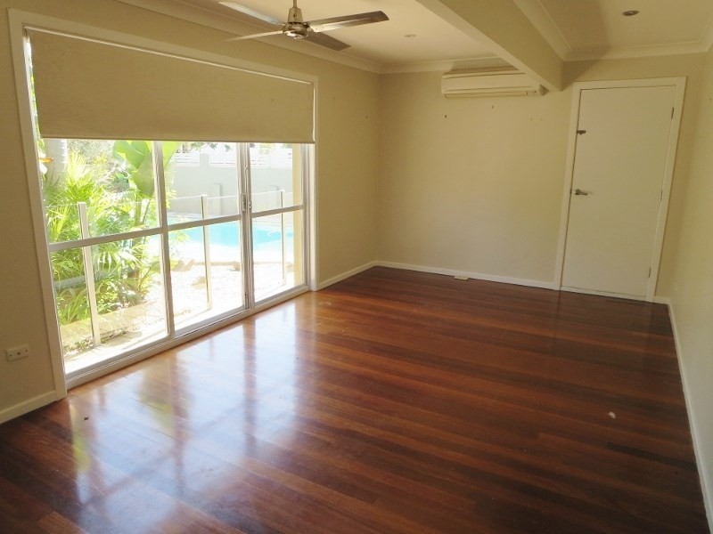 7 Caithness Court, Sorrento QLD 4217