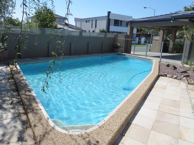 7 Caithness Court, Sorrento QLD 4217