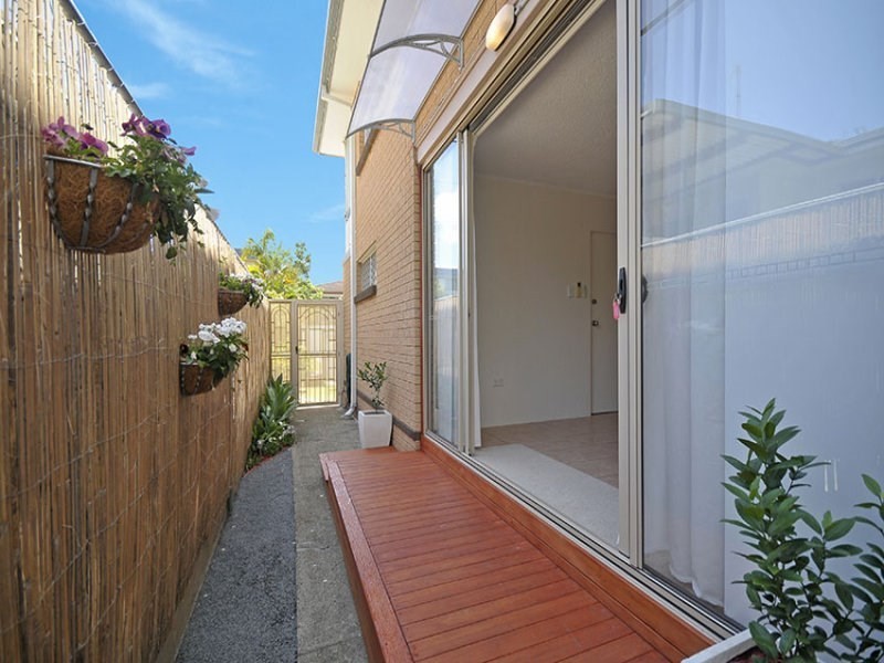 2/27 Leonard Avenue, Surfers Paradise QLD 4217