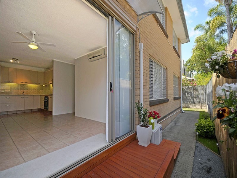 2/27 Leonard Avenue, Surfers Paradise QLD 4217