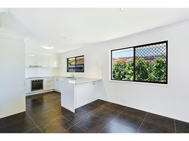 130 Markeri Street, Mermaid Waters QLD 4218