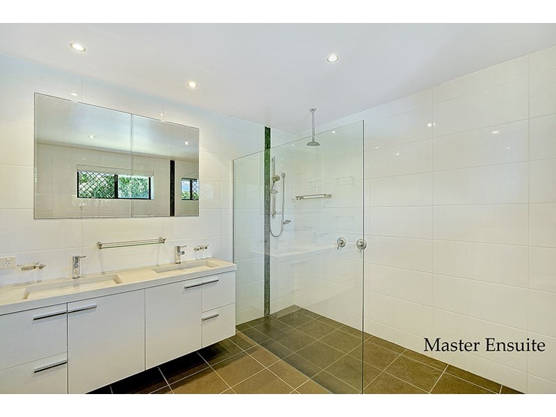 130 Markeri Street, Mermaid Waters QLD 4218