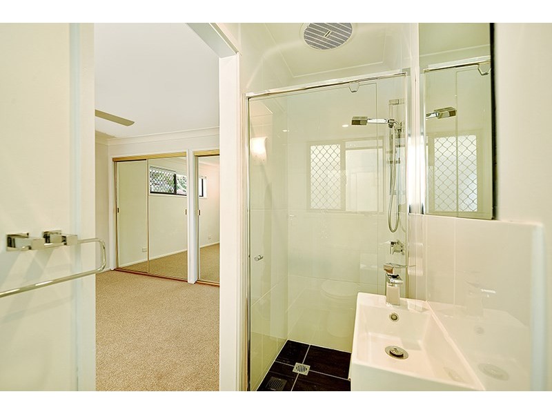 130 Markeri Street, Mermaid Waters QLD 4218