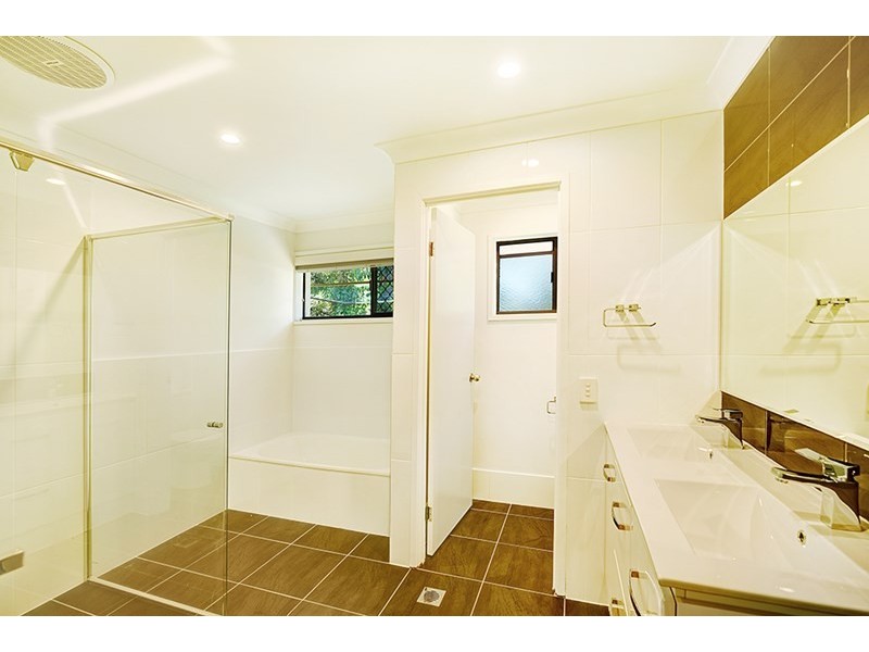 130 Markeri Street, Mermaid Waters QLD 4218