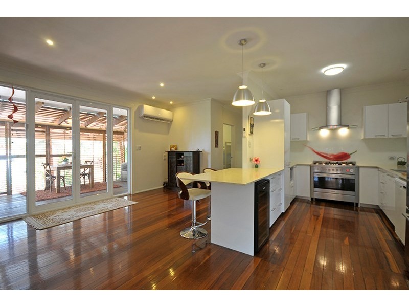 1 Karina Crescent, Broadbeach Waters QLD 4218