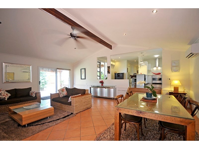 1 Karina Crescent, Broadbeach Waters QLD 4218