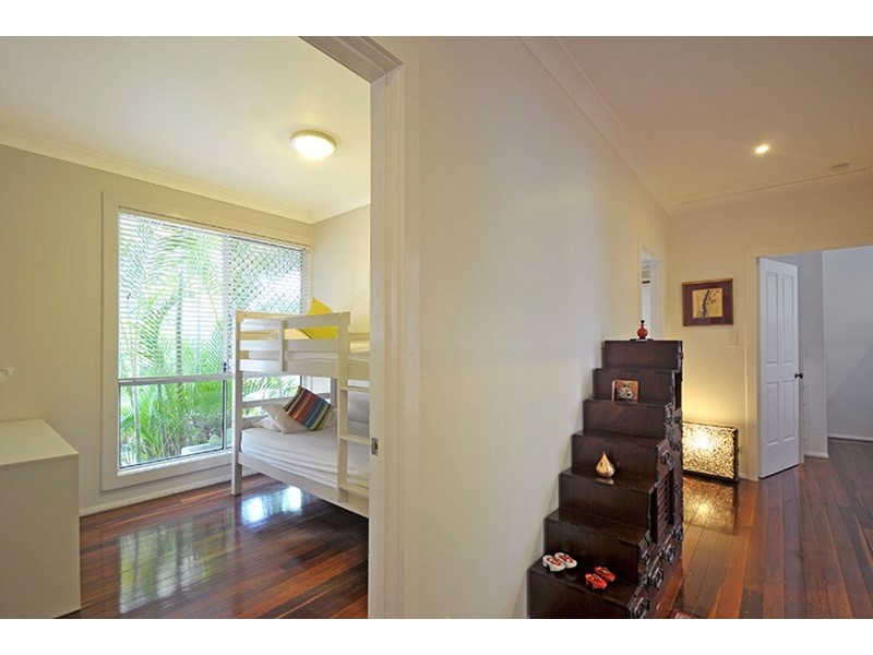 1 Karina Crescent, Broadbeach Waters QLD 4218